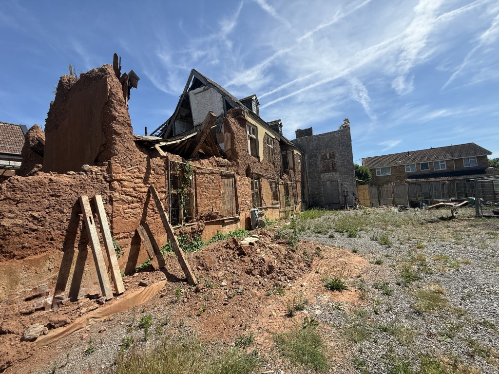 Lot: 198 - FORMER HISTORIC SITE FOR RESIDENTIAL DEVELOPMENT WITH PLANNING FOR SEVEN DWELLINGS - Vicarage